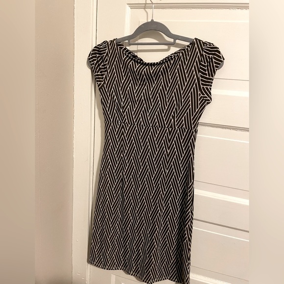 Ann Taylor shift dress - Picture 2 of 3